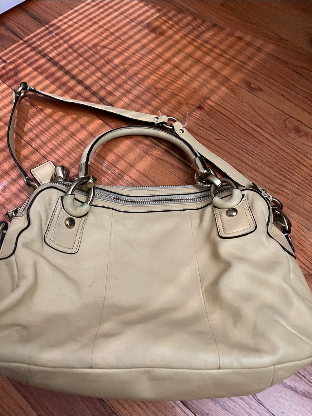 Coach Classic Yellow Leather Shoulder Bag with Top Handle - Picture 4 of 11